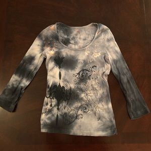 XCVI u neck 3/4 length sleeve top. Paris inspired